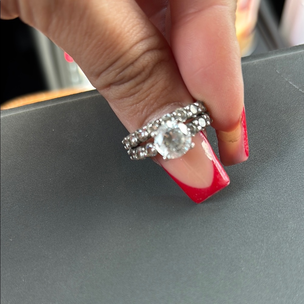 Elegant Silver Ring with Clear Gemstone